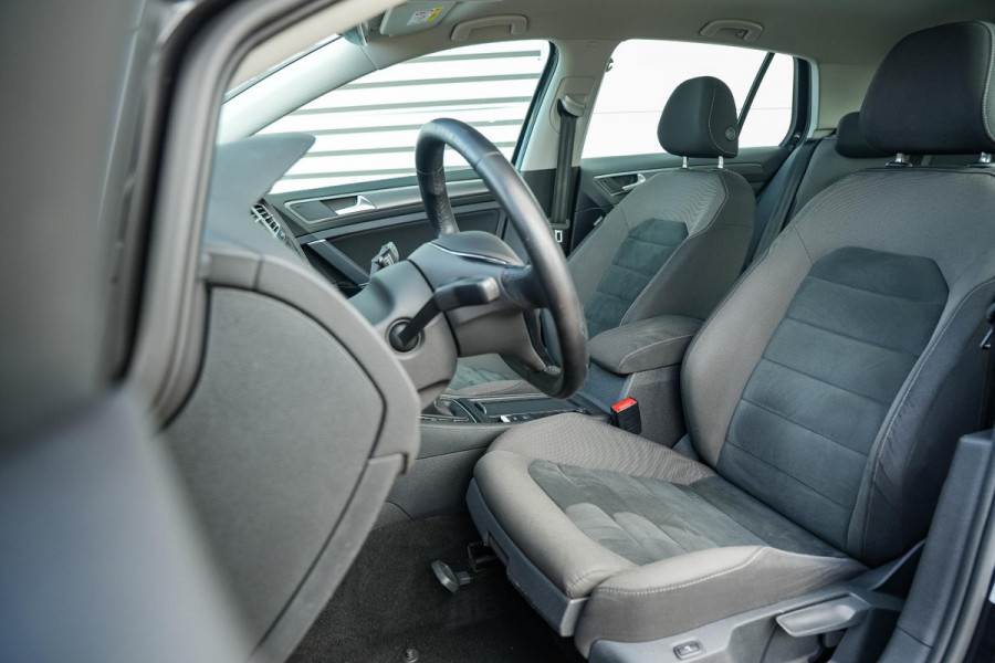 Volkswagen Golf 1.0 TSI Comfortline Business Adapt. Cruise Clima Navi PDC Stoelverw.