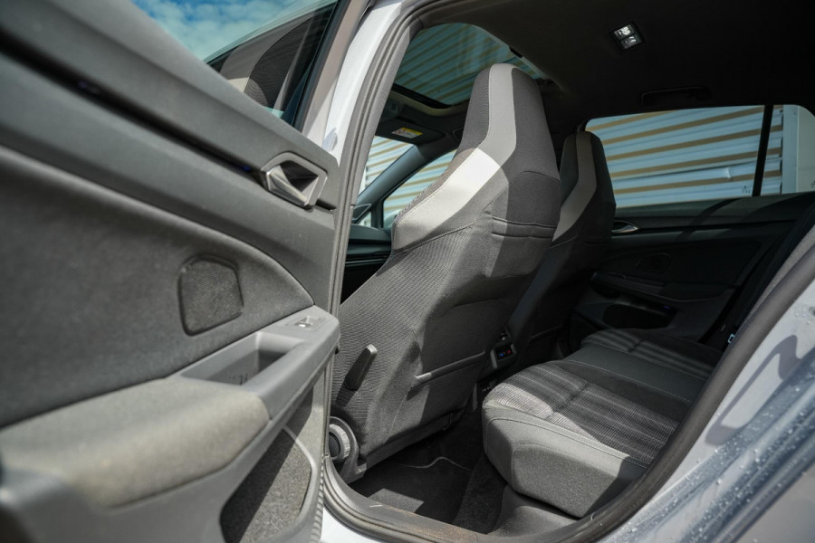 Volkswagen Golf 2.0 TDI GTD Panoramadak IQ Light Harman/Kardon Keyless 19''LM Nardo Grey