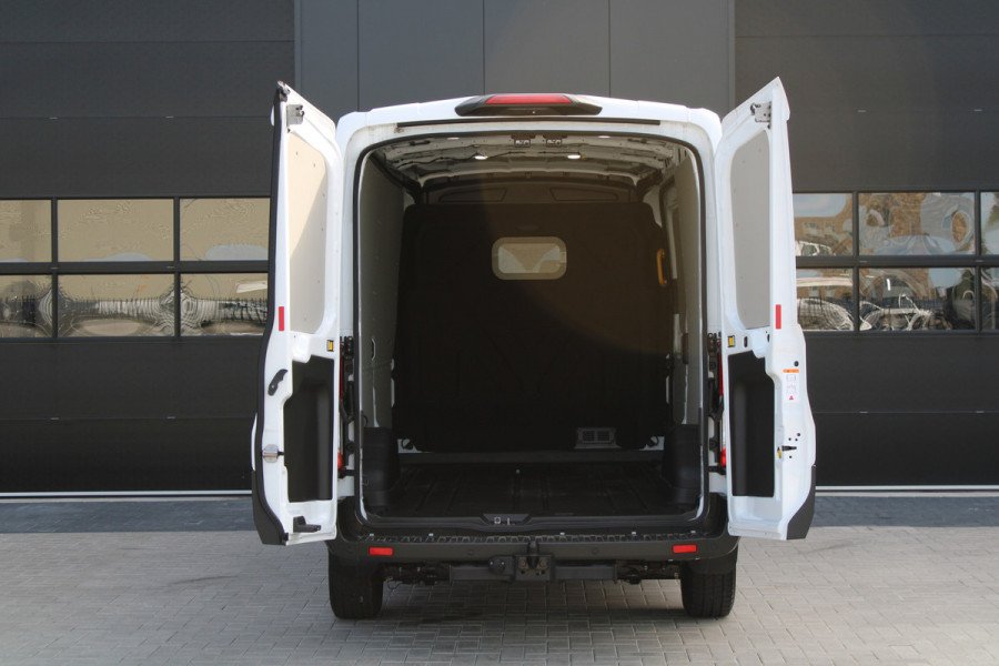 Ford Transit 350 2.0 TDCI L3H2 Trend MHEV 170pk Trend - Navigatie - Blind Spot - Adaptive cruise - Camera - 270gr deuren - Trekhaak - Rijklaa