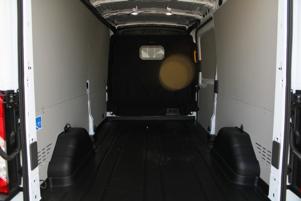 Ford Transit 350 2.0 TDCI L3H2 Trend MHEV 170pk Trend - Navigatie - Blind Spot - Adaptive cruise - Camera - 270gr deuren - Trekhaak - Rijklaa