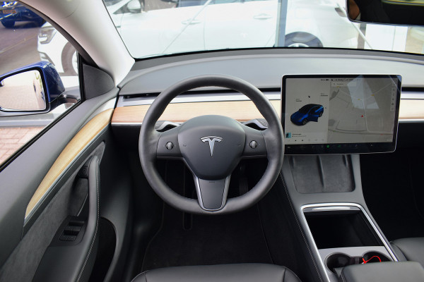 Tesla Model Y Long Range AWD 75 kWh | SOH: 93,6% | Achterbank verw. | Stuurverwarming