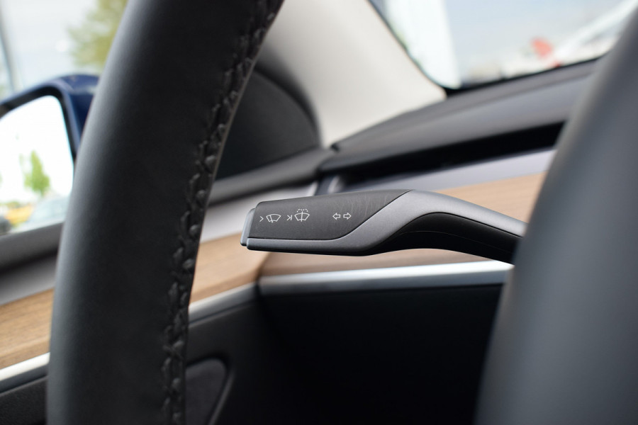 Tesla Model Y Long Range AWD 75 kWh | SOH: 93,6% | Achterbank verw. | Stuurverwarming