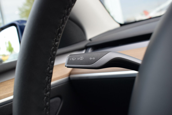 Tesla Model Y Long Range AWD 75 kWh | SOH: 93,6% | Achterbank verw. | Stuurverwarming