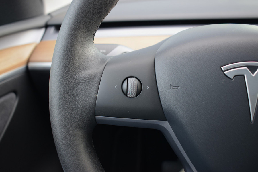 Tesla Model Y Long Range AWD 75 kWh | SOH: 93,6% | Achterbank verw. | Stuurverwarming