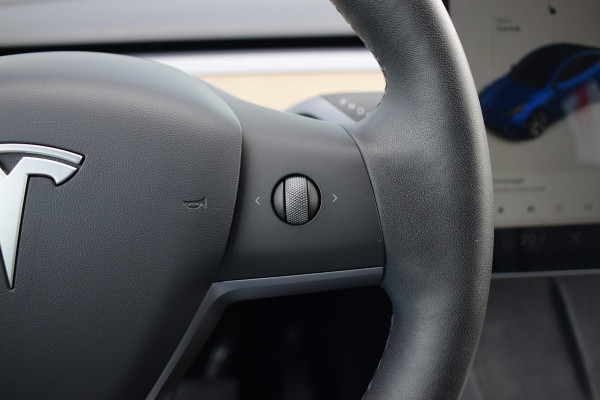 Tesla Model Y Long Range AWD 75 kWh | SOH: 93,6% | Achterbank verw. | Stuurverwarming