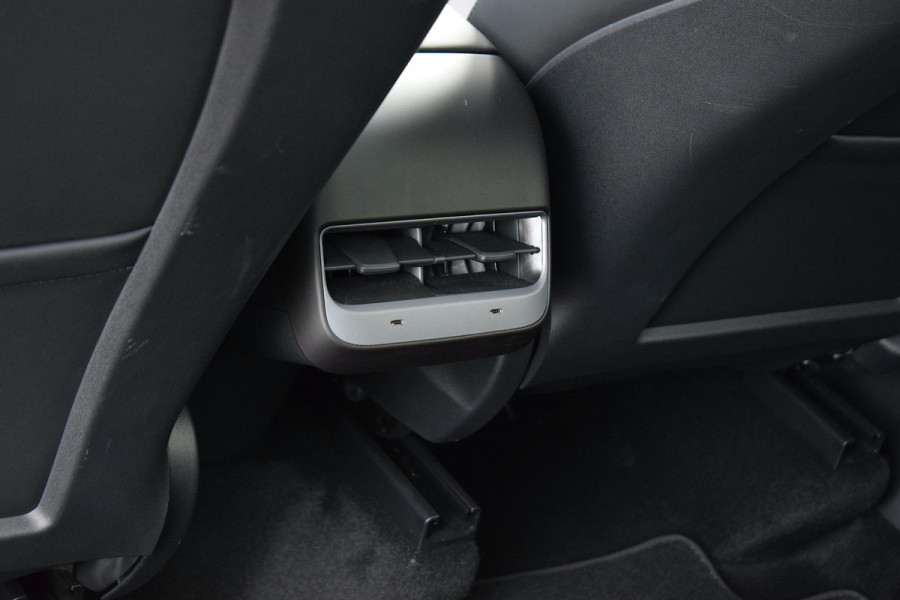 Tesla Model Y Long Range AWD 75 kWh | SOH: 93,6% | Achterbank verw. | Stuurverwarming