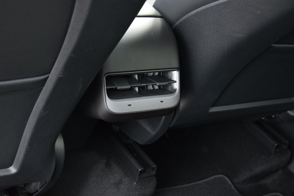 Tesla Model Y Long Range AWD 75 kWh | SOH: 93,6% | Achterbank verw. | Stuurverwarming