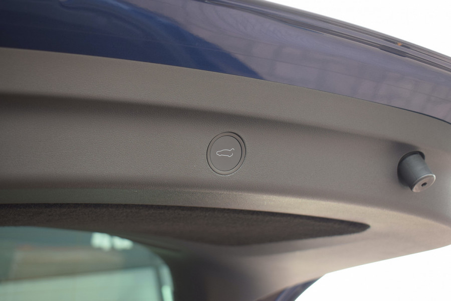 Tesla Model Y Long Range AWD 75 kWh | SOH: 93,6% | Achterbank verw. | Stuurverwarming