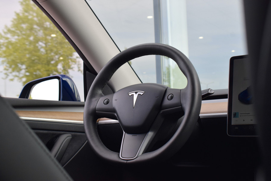 Tesla Model Y Long Range AWD 75 kWh | SOH: 93,6% | Achterbank verw. | Stuurverwarming