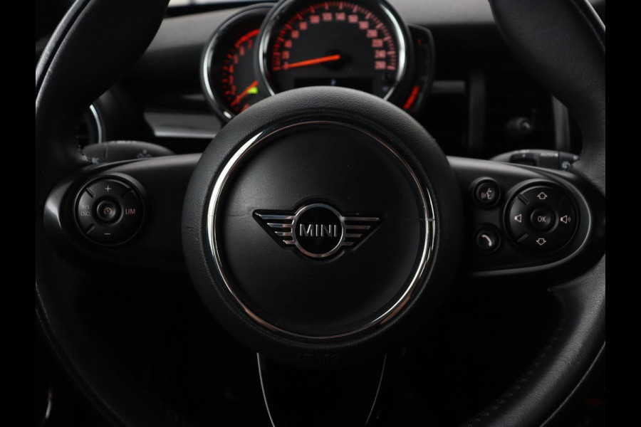 MINI Cooper 1.5 Chili | Stoelverwarming | Carplay | Full LED | Climate control | Half leder | Navigatie | Parkeerhulp | Cruise control | Bluetooth
