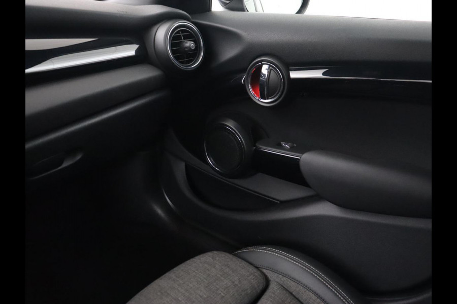 MINI Cooper 1.5 Chili | Stoelverwarming | Carplay | Full LED | Climate control | Half leder | Navigatie | Parkeerhulp | Cruise control | Bluetooth