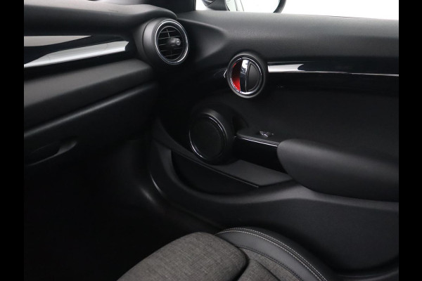 MINI Cooper 1.5 Chili | Stoelverwarming | Carplay | Full LED | Climate control | Half leder | Navigatie | Parkeerhulp | Cruise control | Bluetooth