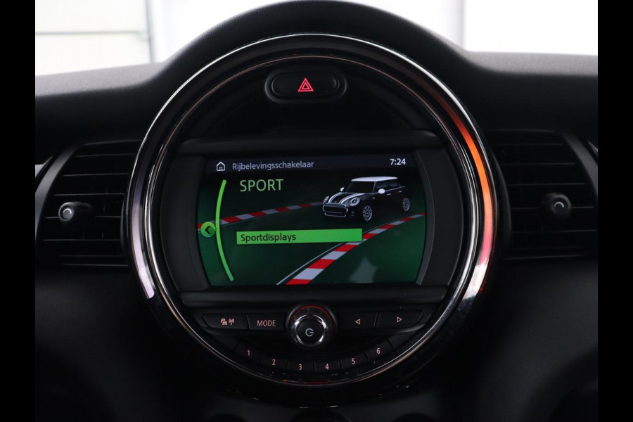 MINI Cooper 1.5 Chili | Stoelverwarming | Carplay | Full LED | Climate control | Half leder | Navigatie | Parkeerhulp | Cruise control | Bluetooth