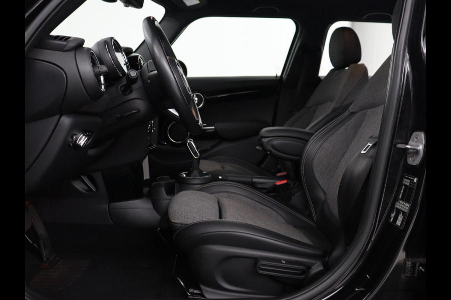 MINI Cooper 1.5 Chili | Stoelverwarming | Carplay | Full LED | Climate control | Half leder | Navigatie | Parkeerhulp | Cruise control | Bluetooth