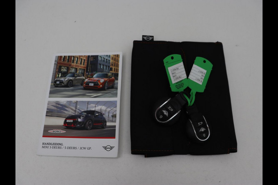 MINI Cooper 1.5 Chili | Stoelverwarming | Carplay | Full LED | Climate control | Half leder | Navigatie | Parkeerhulp | Cruise control | Bluetooth