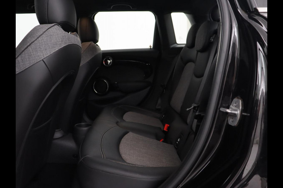 MINI Cooper 1.5 Chili | Stoelverwarming | Carplay | Full LED | Climate control | Half leder | Navigatie | Parkeerhulp | Cruise control | Bluetooth
