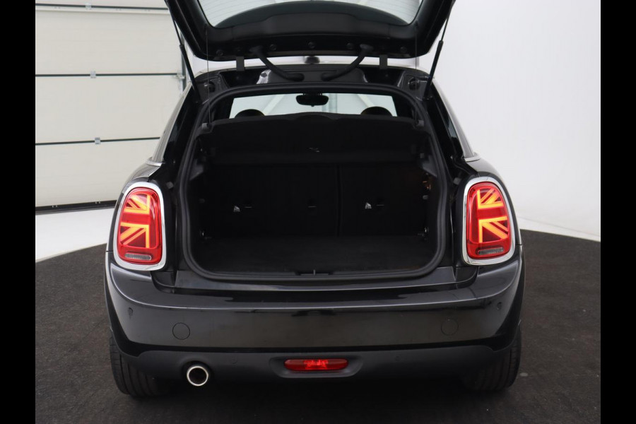 MINI Cooper 1.5 Chili | Stoelverwarming | Carplay | Full LED | Climate control | Half leder | Navigatie | Parkeerhulp | Cruise control | Bluetooth