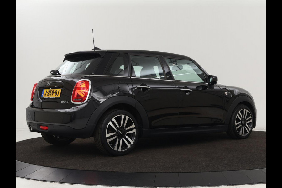 MINI Cooper 1.5 Chili | Stoelverwarming | Carplay | Full LED | Climate control | Half leder | Navigatie | Parkeerhulp | Cruise control | Bluetooth