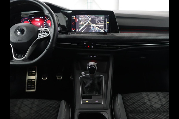 Volkswagen Golf 1.5 TSI R-Line | Trekhaak | Beats Audio | Camera | Stoelverwarming | Matrix LED | Sportstoelen | Adaptive cruise | Carplay | Dodehoek detectie | Keyless | Park Assist | Navigatie