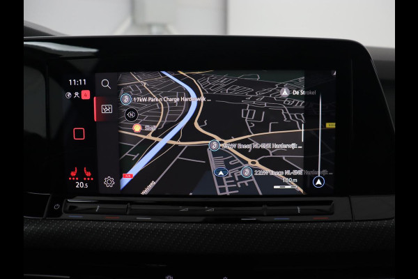 Volkswagen Golf 1.5 TSI R-Line | Trekhaak | Beats Audio | Camera | Stoelverwarming | Matrix LED | Sportstoelen | Adaptive cruise | Carplay | Dodehoek detectie | Keyless | Park Assist | Navigatie