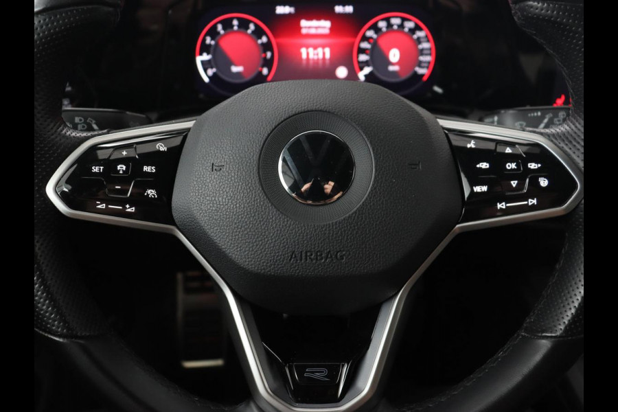 Volkswagen Golf 1.5 TSI R-Line | Trekhaak | Beats Audio | Camera | Stoelverwarming | Matrix LED | Sportstoelen | Adaptive cruise | Carplay | Dodehoek detectie | Keyless | Park Assist | Navigatie