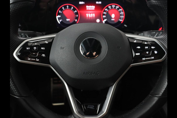 Volkswagen Golf 1.5 TSI R-Line | Trekhaak | Beats Audio | Camera | Stoelverwarming | Matrix LED | Sportstoelen | Adaptive cruise | Carplay | Dodehoek detectie | Keyless | Park Assist | Navigatie