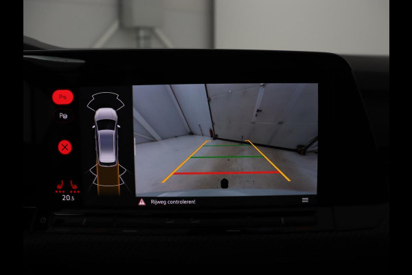 Volkswagen Golf 1.5 TSI R-Line | Trekhaak | Beats Audio | Camera | Stoelverwarming | Matrix LED | Sportstoelen | Adaptive cruise | Carplay | Dodehoek detectie | Keyless | Park Assist | Navigatie