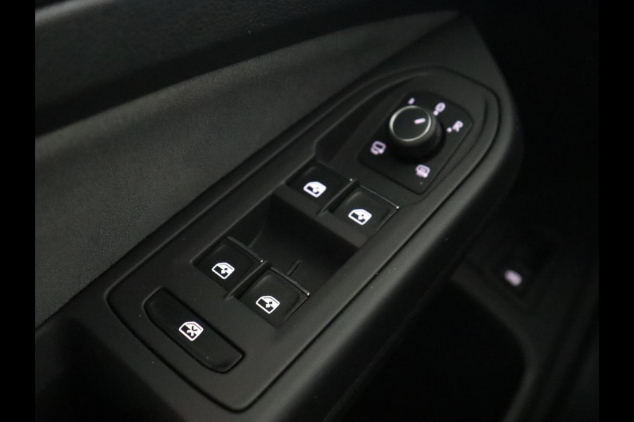 Volkswagen Golf 1.5 TSI R-Line | Trekhaak | Beats Audio | Camera | Stoelverwarming | Matrix LED | Sportstoelen | Adaptive cruise | Carplay | Dodehoek detectie | Keyless | Park Assist | Navigatie