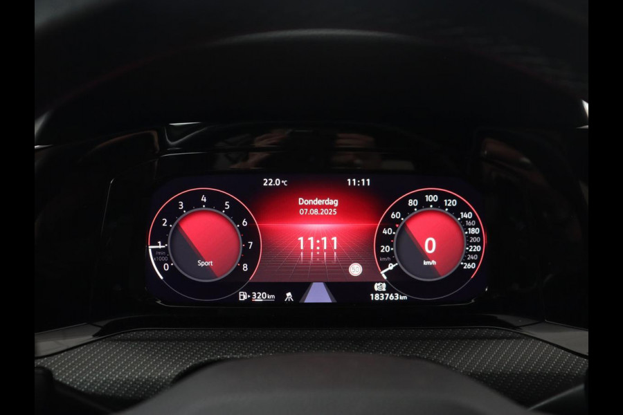 Volkswagen Golf 1.5 TSI R-Line | Trekhaak | Beats Audio | Camera | Stoelverwarming | Matrix LED | Sportstoelen | Adaptive cruise | Carplay | Dodehoek detectie | Keyless | Park Assist | Navigatie