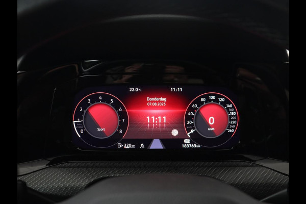 Volkswagen Golf 1.5 TSI R-Line | Trekhaak | Beats Audio | Camera | Stoelverwarming | Matrix LED | Sportstoelen | Adaptive cruise | Carplay | Dodehoek detectie | Keyless | Park Assist | Navigatie