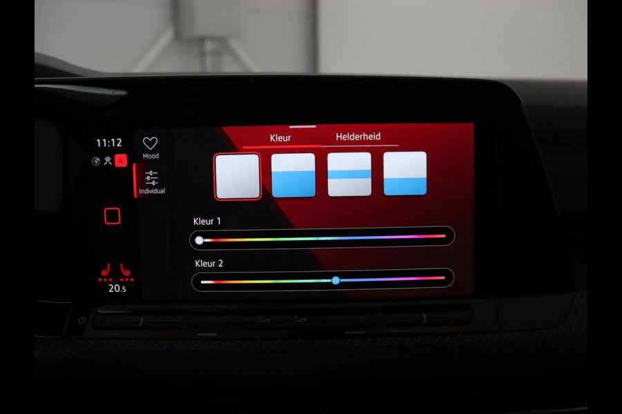 Volkswagen Golf 1.5 TSI R-Line | Trekhaak | Beats Audio | Camera | Stoelverwarming | Matrix LED | Sportstoelen | Adaptive cruise | Carplay | Dodehoek detectie | Keyless | Park Assist | Navigatie