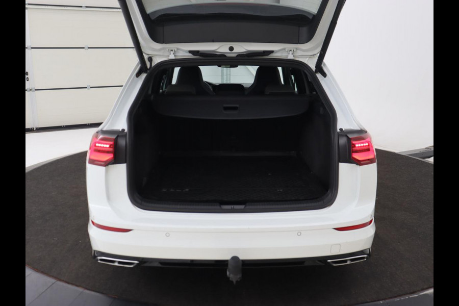 Volkswagen Golf 1.5 TSI R-Line | Trekhaak | Beats Audio | Camera | Stoelverwarming | Matrix LED | Sportstoelen | Adaptive cruise | Carplay | Dodehoek detectie | Keyless | Park Assist | Navigatie