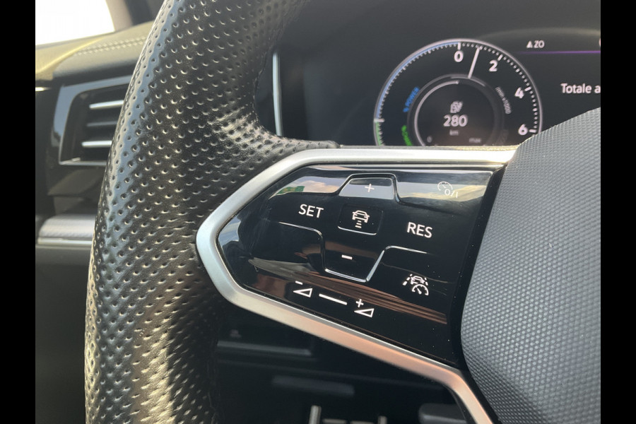Volkswagen Touareg 3.0 TSI 4MOTION R 462PK PHEV Pano Elek.Trekhaak [3500KG] Luchtvering Matrix Memory VOL!