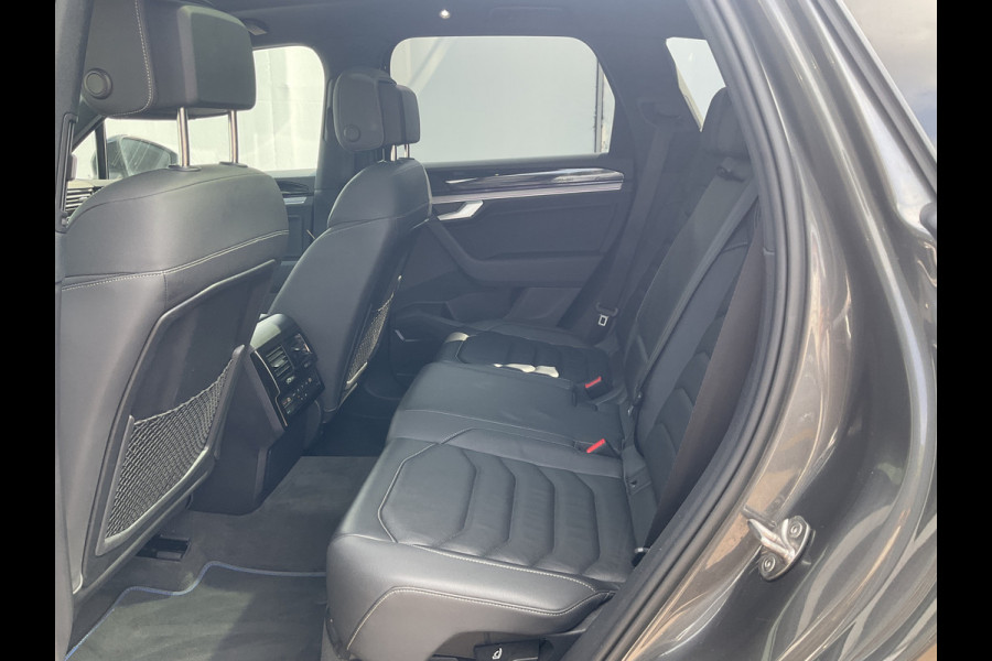 Volkswagen Touareg 3.0 TSI 4MOTION R 462PK PHEV Pano Elek.Trekhaak [3500KG] Luchtvering Matrix Memory VOL!