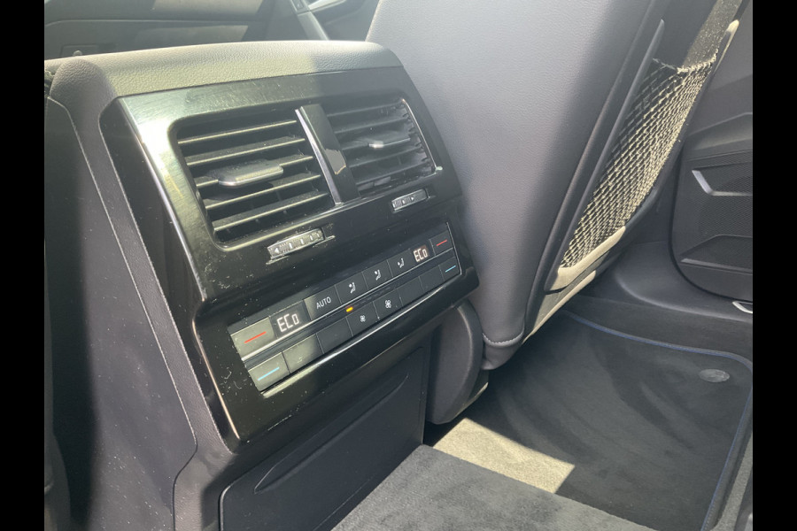 Volkswagen Touareg 3.0 TSI 4MOTION R 462PK PHEV Pano Elek.Trekhaak [3500KG] Luchtvering Matrix Memory VOL!