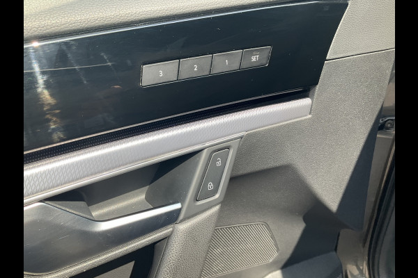 Volkswagen Touareg 3.0 TSI 4MOTION R 462PK PHEV Pano Elek.Trekhaak [3500KG] Luchtvering Matrix Memory VOL!