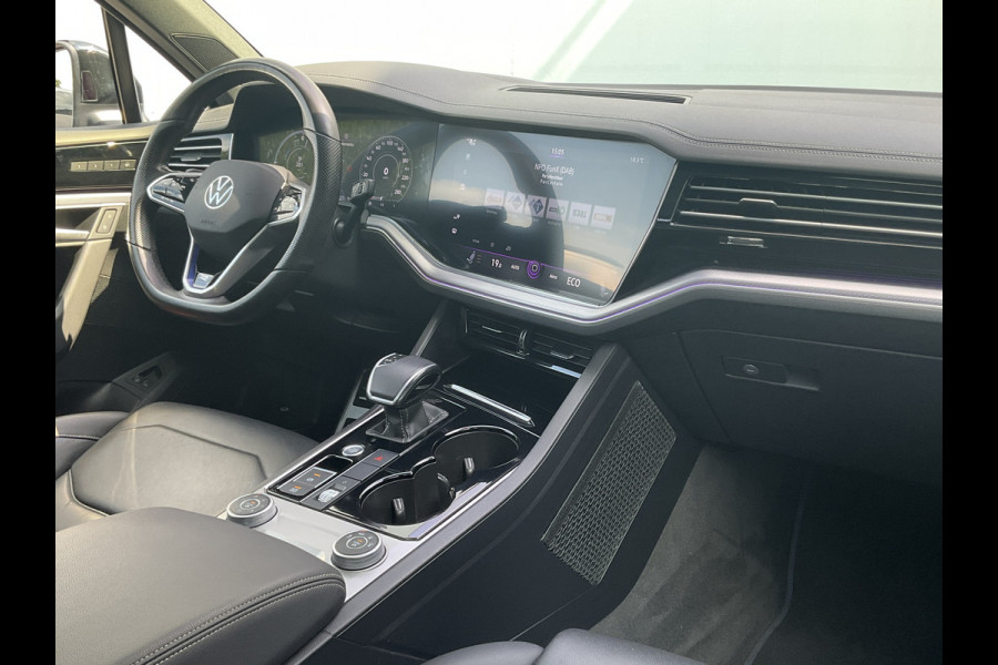 Volkswagen Touareg 3.0 TSI 4MOTION R 462PK PHEV Pano Elek.Trekhaak [3500KG] Luchtvering Matrix Memory VOL!