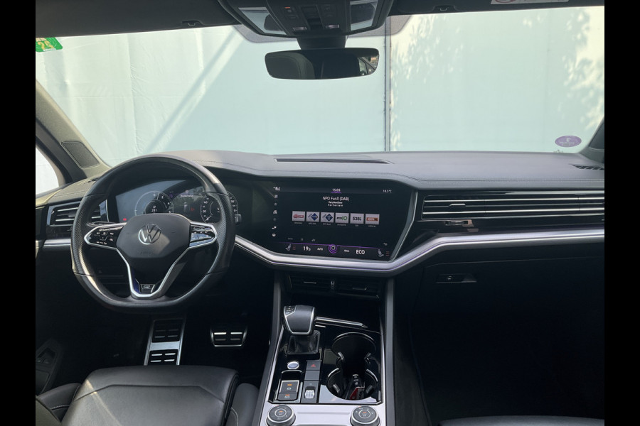 Volkswagen Touareg 3.0 TSI 4MOTION R 462PK PHEV Pano Elek.Trekhaak [3500KG] Luchtvering Matrix Memory VOL!