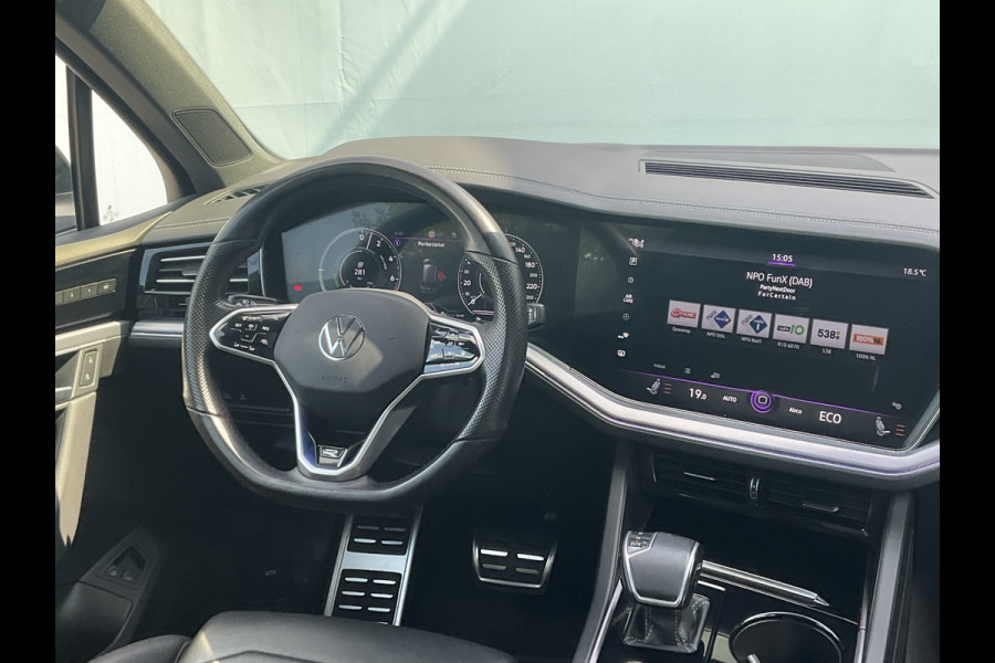 Volkswagen Touareg 3.0 TSI 4MOTION R 462PK PHEV Pano Elek.Trekhaak [3500KG] Luchtvering Matrix Memory VOL!