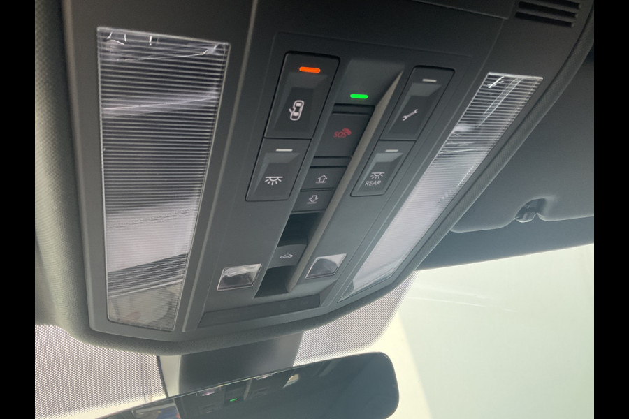 Volkswagen Touareg 3.0 TSI 4MOTION R 462PK PHEV Pano Elek.Trekhaak [3500KG] Luchtvering Matrix Memory VOL!