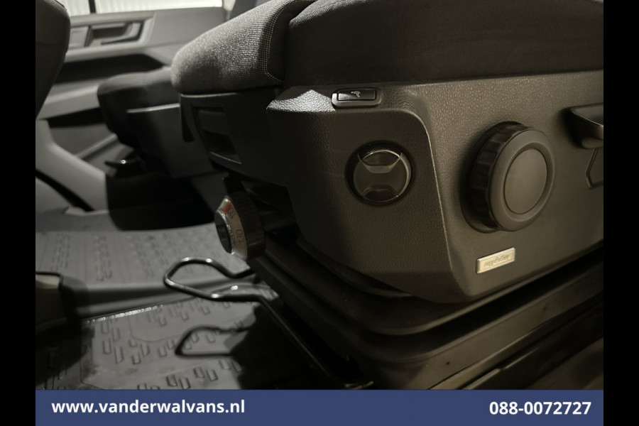 Volkswagen Crafter 2.0 TDI 141pk L3H3 L2H2 Euro6 Airco | Massagestoel | Camera | Apple Carplay | Cruisecontrol Android Auto, Chauffeursstoel