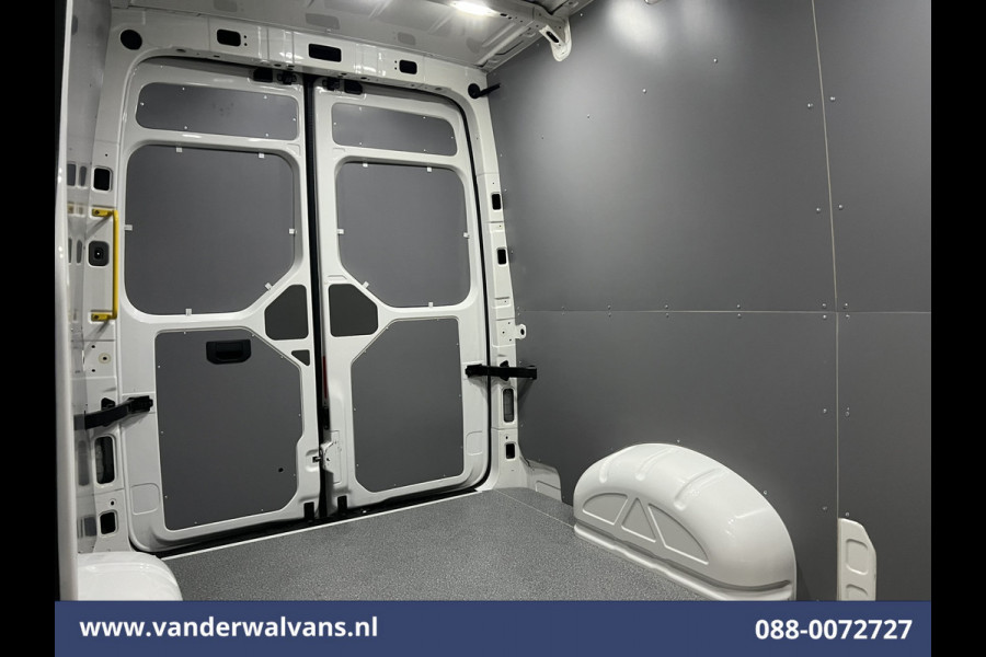 Volkswagen Crafter 2.0 TDI 141pk L3H3 L2H2 Euro6 Airco | Massagestoel | Camera | Apple Carplay | Cruisecontrol Android Auto, Chauffeursstoel