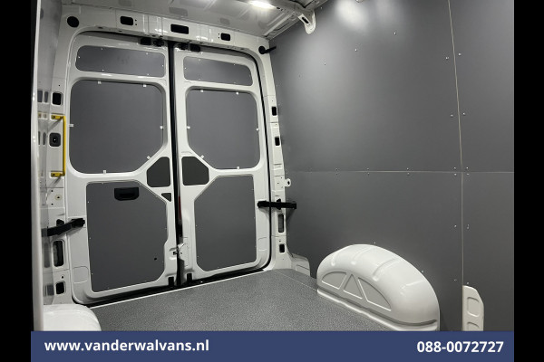 Volkswagen Crafter 2.0 TDI 141pk L3H3 L2H2 Euro6 Airco | Massagestoel | Camera | Apple Carplay | Cruisecontrol Android Auto, Chauffeursstoel