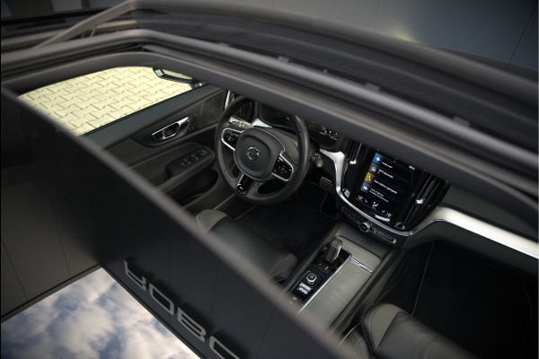 Volvo V60 2.0 B3 R-Design | Panoramadak | Harman Kardon | Keyless | Memory Stoel | Elektrische Stoelen | Stuurverwarming | Stoelverwarming | Camera | Adaptive Cruise Control | Leer | LED | DAB | Parkeensensoren | Appl