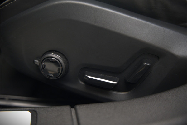 Volvo V60 2.0 B3 R-Design | Panoramadak | Harman Kardon | Keyless | Memory Stoel | Elektrische Stoelen | Stuurverwarming | Stoelverwarming | Camera | Adaptive Cruise Control | Leer | LED | DAB | Parkeensensoren | Appl