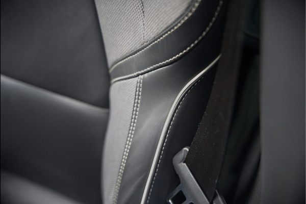 Volvo V60 2.0 B3 R-Design | Panoramadak | Harman Kardon | Keyless | Memory Stoel | Elektrische Stoelen | Stuurverwarming | Stoelverwarming | Camera | Adaptive Cruise Control | Leer | LED | DAB | Parkeensensoren | Appl
