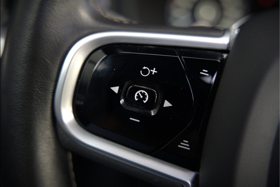 Volvo V60 2.0 B3 R-Design | Panoramadak | Harman Kardon | Keyless | Memory Stoel | Elektrische Stoelen | Stuurverwarming | Stoelverwarming | Camera | Adaptive Cruise Control | Leer | LED | DAB | Parkeensensoren | Appl