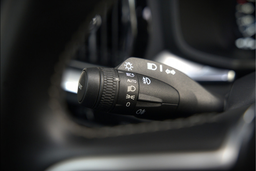 Volvo V60 2.0 B3 R-Design | Panoramadak | Harman Kardon | Keyless | Memory Stoel | Elektrische Stoelen | Stuurverwarming | Stoelverwarming | Camera | Adaptive Cruise Control | Leer | LED | DAB | Parkeensensoren | Appl