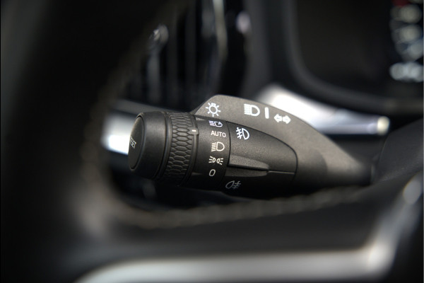 Volvo V60 2.0 B3 R-Design | Panoramadak | Harman Kardon | Keyless | Memory Stoel | Elektrische Stoelen | Stuurverwarming | Stoelverwarming | Camera | Adaptive Cruise Control | Leer | LED | DAB | Parkeensensoren | Appl