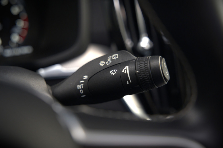 Volvo V60 2.0 B3 R-Design | Panoramadak | Harman Kardon | Keyless | Memory Stoel | Elektrische Stoelen | Stuurverwarming | Stoelverwarming | Camera | Adaptive Cruise Control | Leer | LED | DAB | Parkeensensoren | Appl